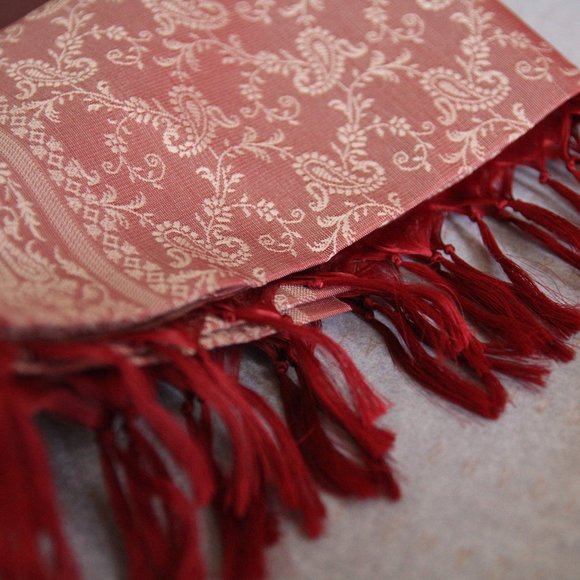 Vintage Shades Haath Collection Dusty Rose scarf - Picture 7 of 8